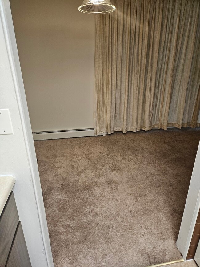 G12 Dining Room - Lake Club Apartments