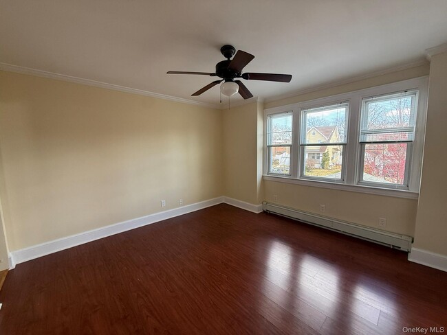 Photo - 30-16 154th St