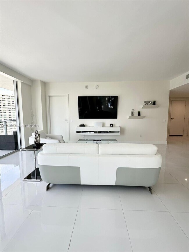 Photo - 1300 Brickell Bay Dr Unit 3101