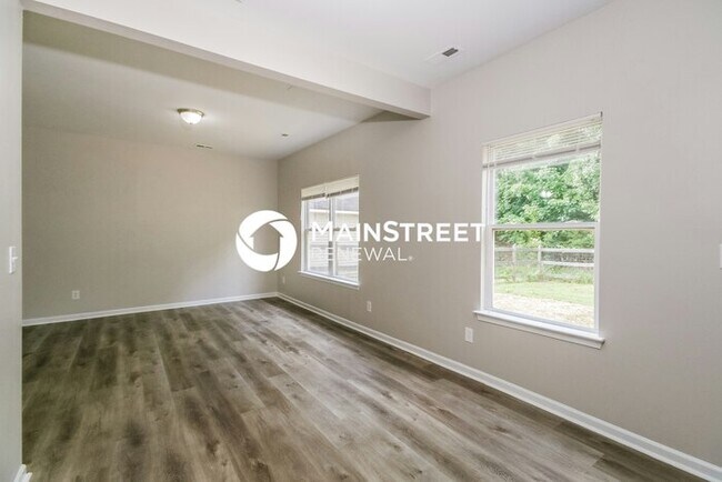 Photo - 3 Bedroom Pet-Friendly Home in Charlotte, NC with Main Street Renewal