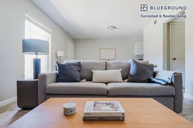 Photo - 1230 E 38th 1/2 St Unidad FL1-ID278