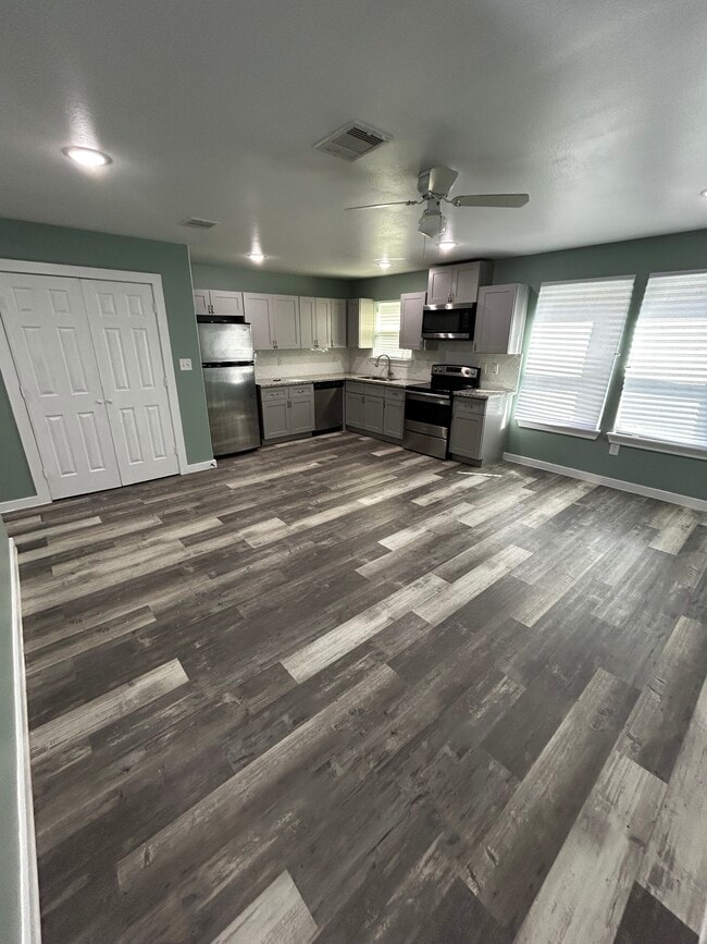 Photo - 8220 Crestview Dr