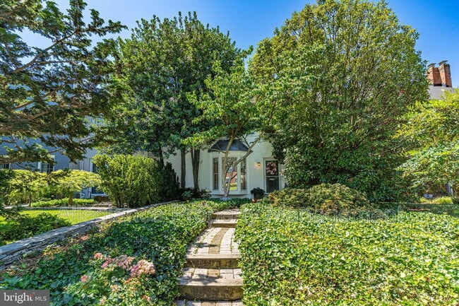 Building Photo - 912 Green St