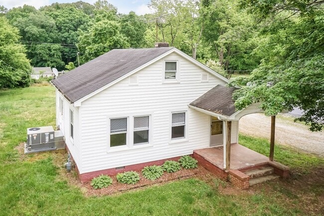 Cute and Tranquil 2 bed/1bath near Elon - Cute and Tranquil 2 bed/1bath near Elon House