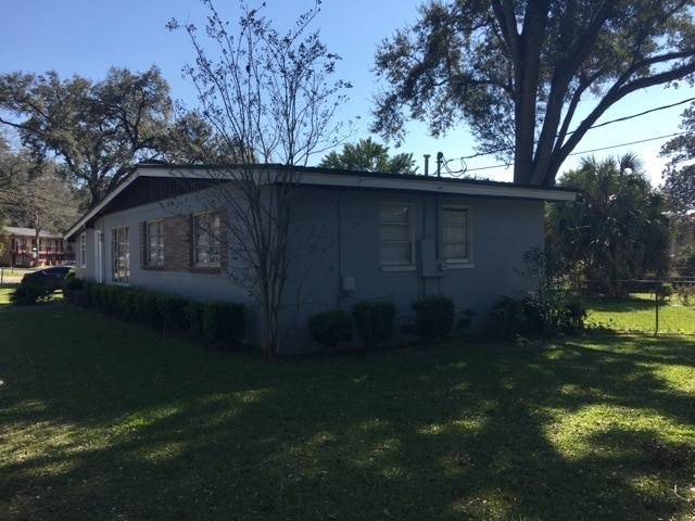 1901 Crabapple Dr