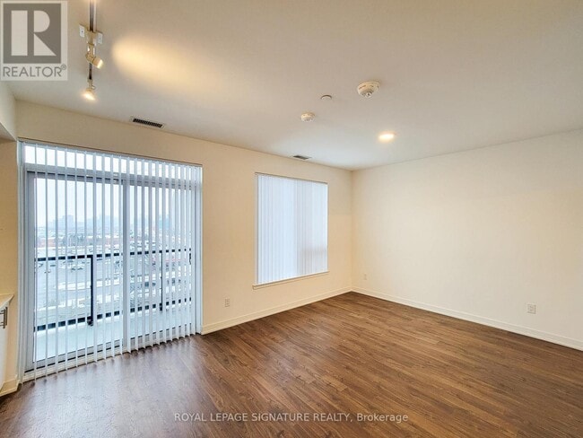 Photo - 5105 Hurontario St Unit 638