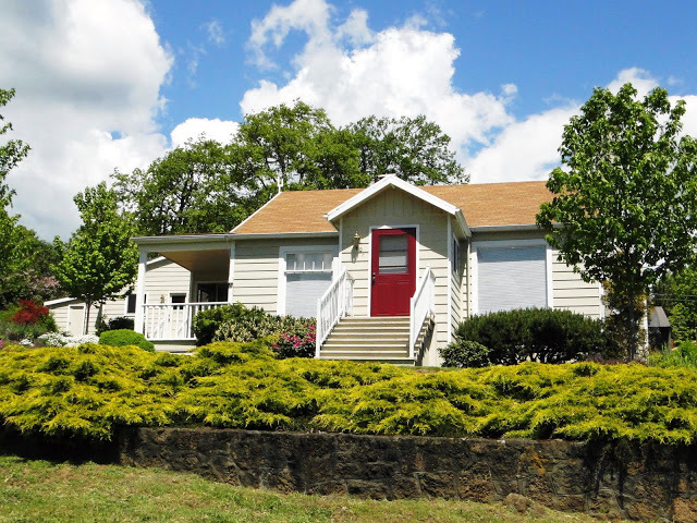 Two Bedroom Cottage for Rent in White Salmon - Two Bedroom Cottage for Rent in White Salmon Casa