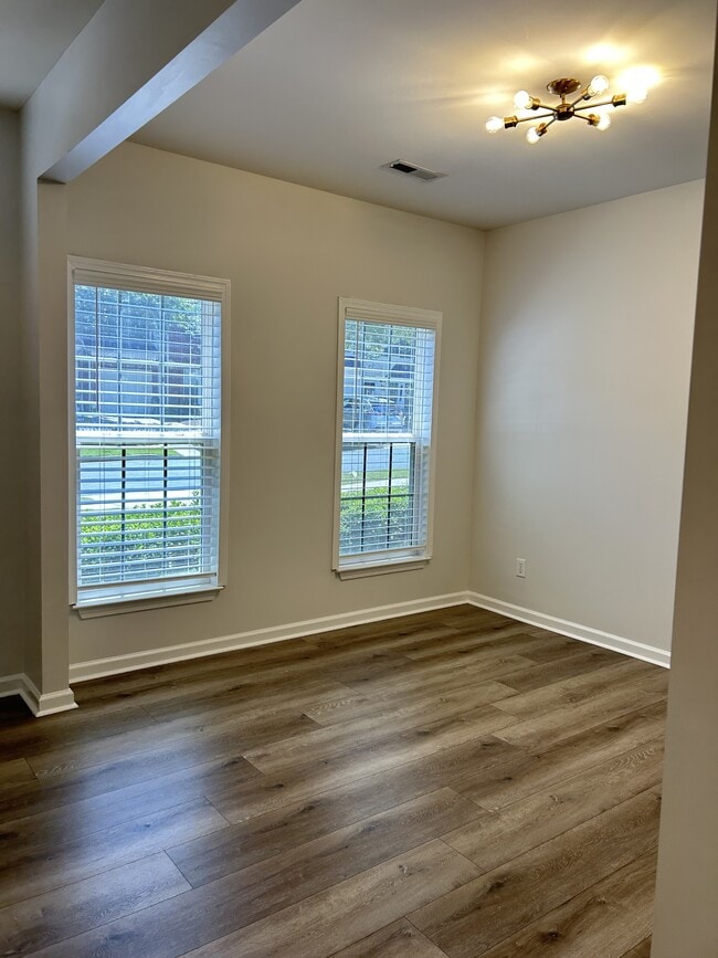Photo - 263 Hadley Commons Dr