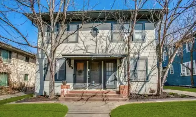 Building Photo - 719 W French Plz Unit 3