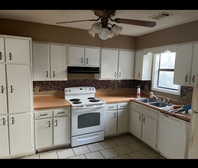 Remodeled 3bed/1.5bath home ALL ELECTRIC!!!! House Rental in
