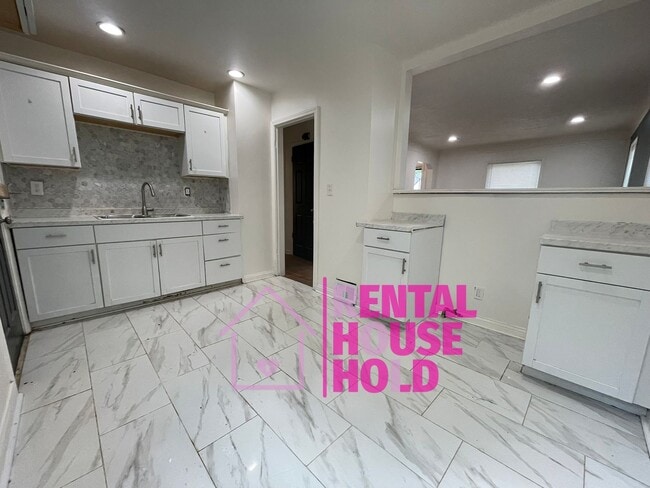 Photo - Security Deposit Slashed in Half JUST $500...