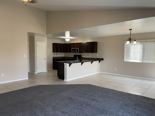 Photo - 5905 Ebro St