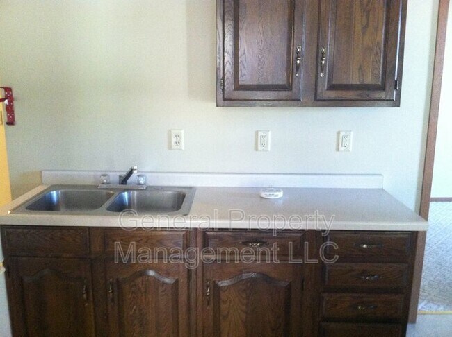 Photo - 4 bedroom in proximity to UWEC and downtow...