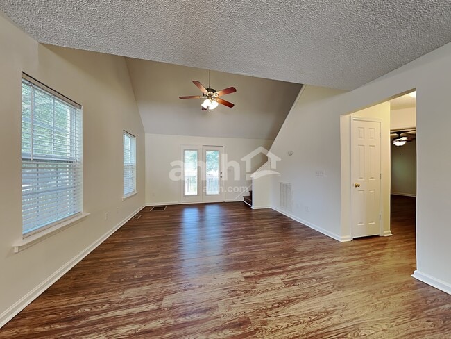Photo - 6 Saddlemount Ln
