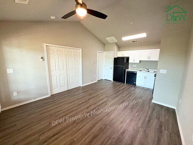 Photo - For Lease: 1BR Condo in Northeast Dallas - Minutes to NorthPark Unidad Bldg B Apt #222