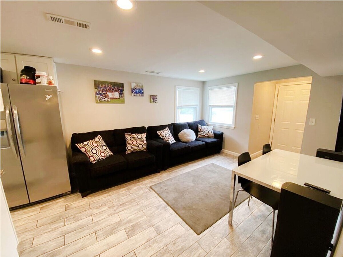 Photo - Newly Renovated 6-bedroom 3-bathroom house for rent! Available 6/1/2026 Unidad 1