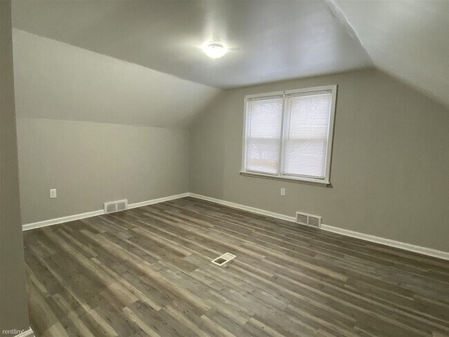 Photo - 3 br, 1.5 bath House - 18752 Kenosha St