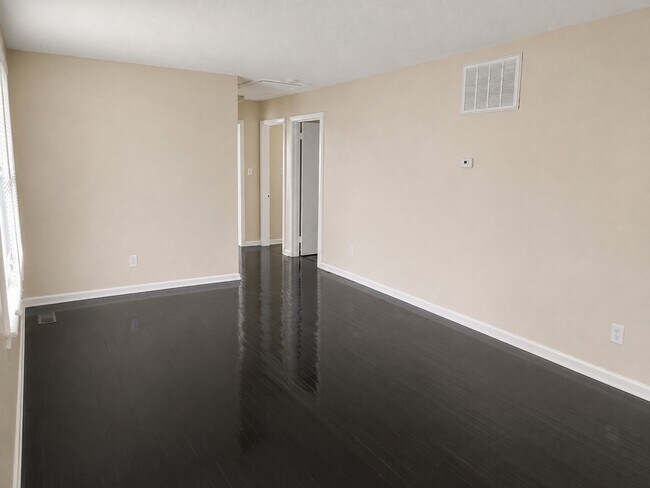 Photo - 104 Twin Oaks Dr