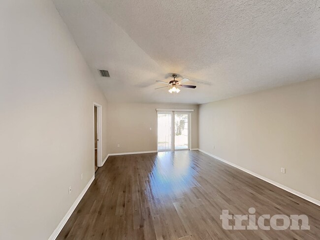 Photo - 4432 Country Hills Blvd