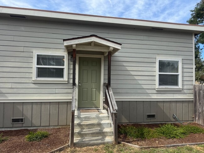 Building Photo - 4753 Herron Rd Unit # 4