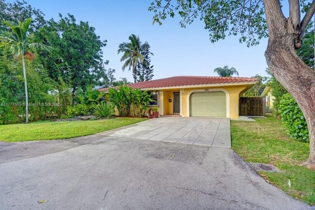 Photo - 755 NW 35th St