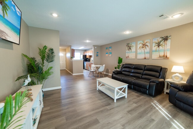 Photo - 6300 Pinetree Ave