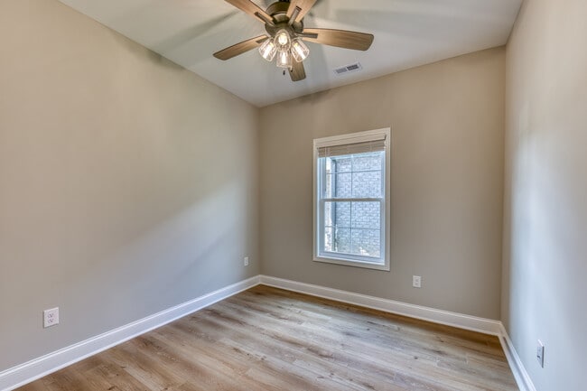 Photo - 325 Monroe Dr