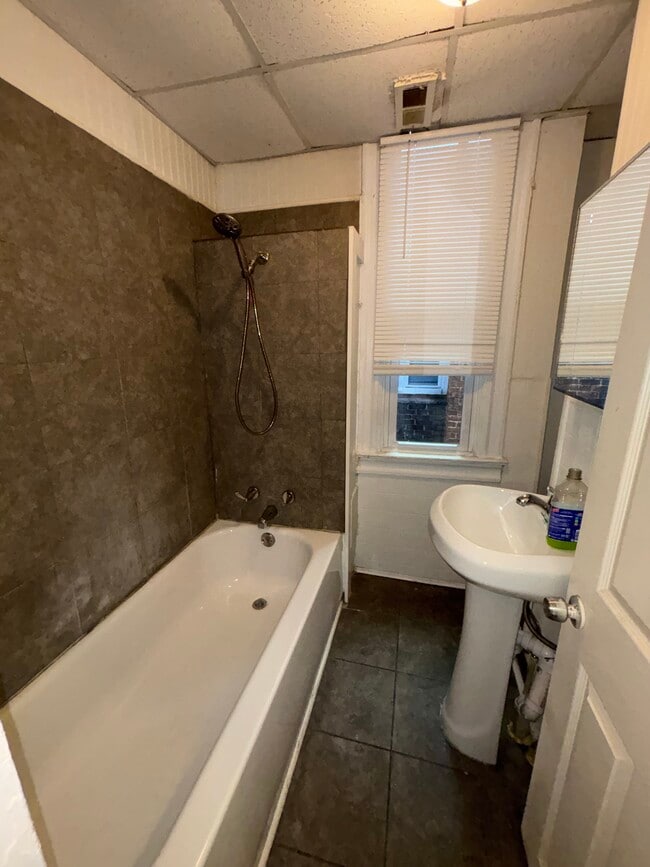 Photo - 292X Parkwood Ave Unit 2