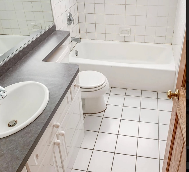 Photo - 2735 N Wayne Ave Unit 1n