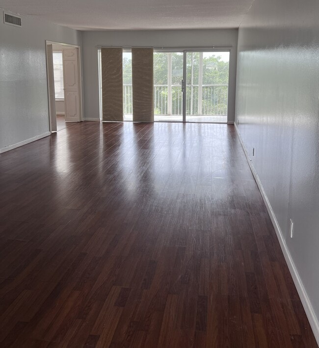 Photo - 3150 Palm Pl