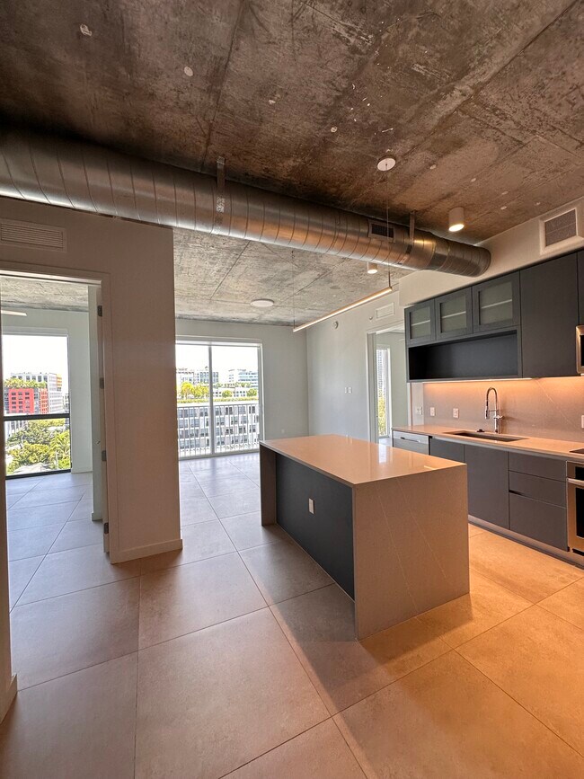 Photo - 142 NW 31st St Unidad B21
