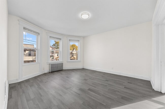 Building Photo - 149 Bidwell Ave Unit 2