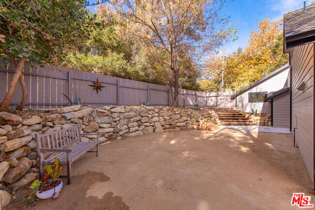 Building Photo - 1372 Old Topanga Canyon Rd Rental