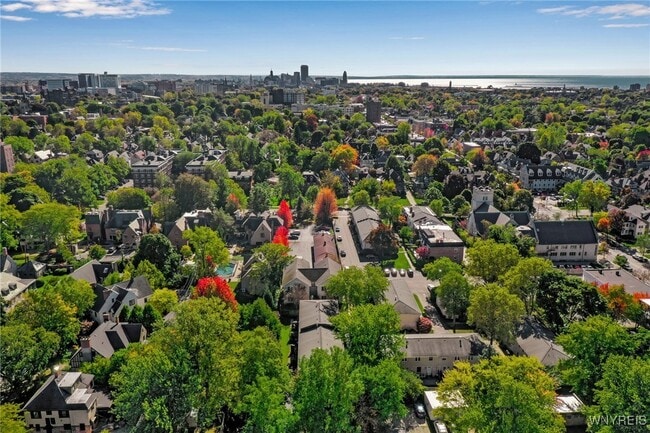 Photo - 666 W Ferry St