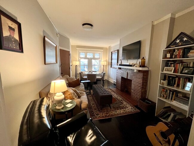 Opposite view - 228 S Madison St Unit 1