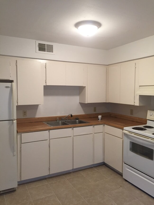 Building Photo - 513 S Industrial St Unit 2