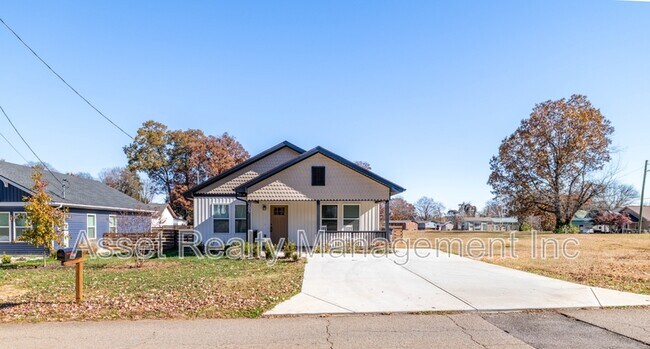 Photo - 205 Kingwood Rd