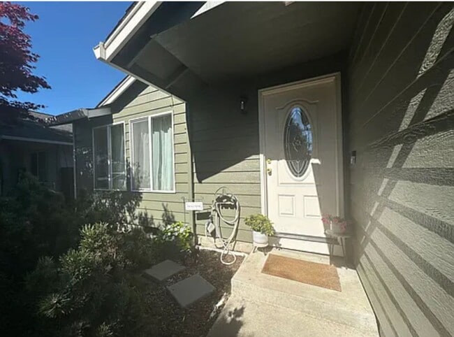 Photo - 2520 Mount Vernon St SE