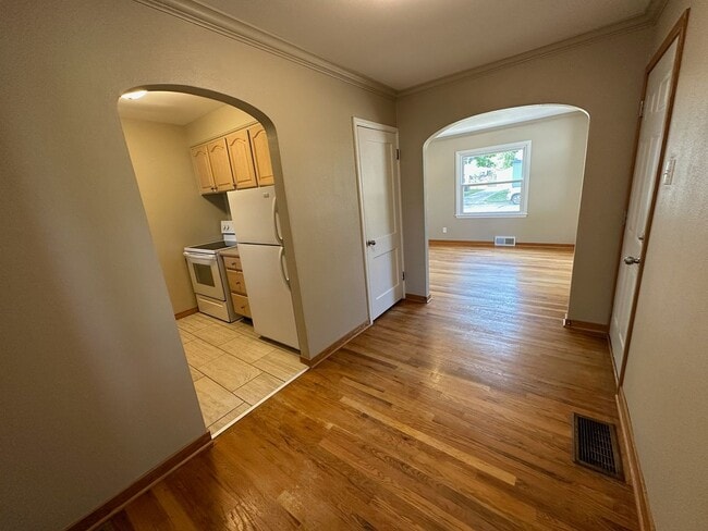 Photo - 1430 Staub Ct NE