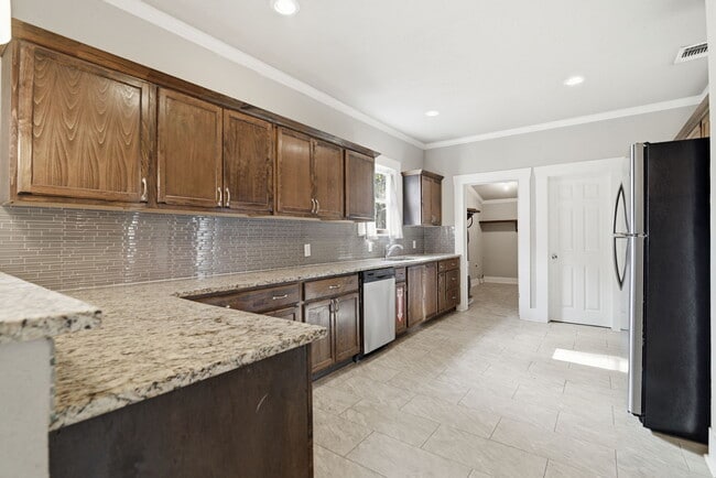 Photo - 1629 W Woodlawn Ave