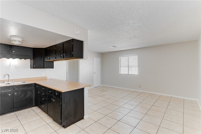 Building Photo - 805 Palo Verde Dr Unit C