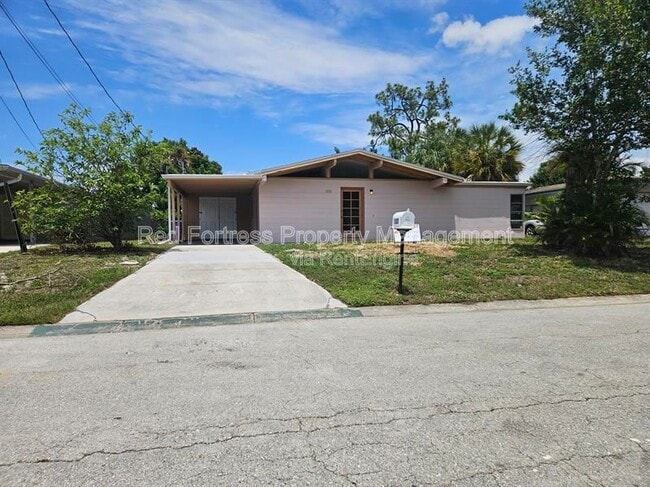 Photo - 1635 Newport Ct