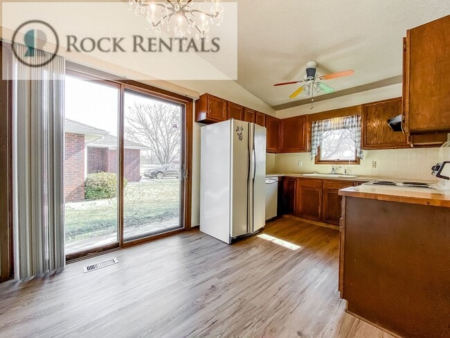 Photo - 2 Bed 2 Bath Duplex with Full Basement