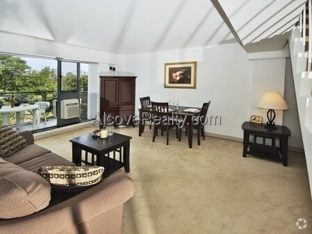Building Photo - 100 Memorial Dr Unit x Rental