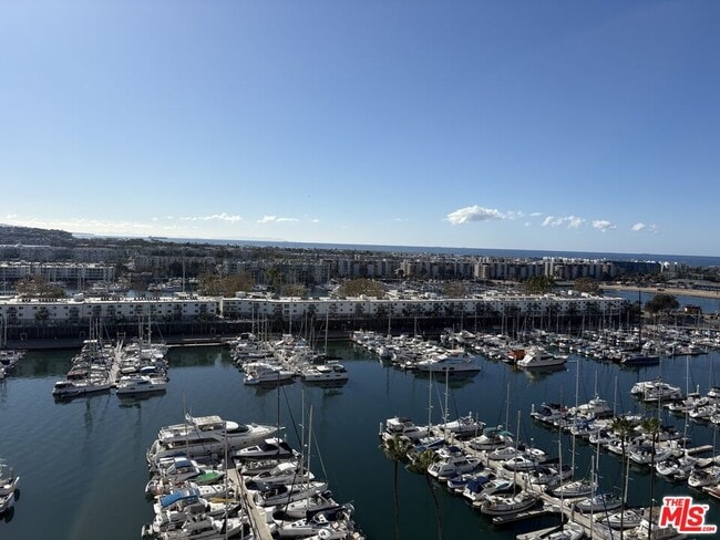 4335 Marina City Dr Unidad 1138