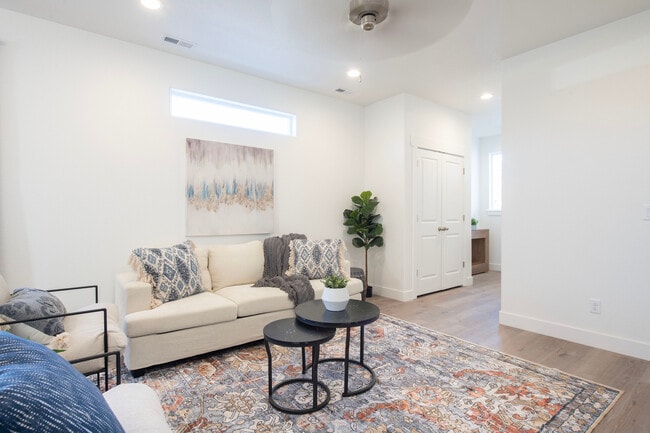 Photo - 1506 Tyram Grv