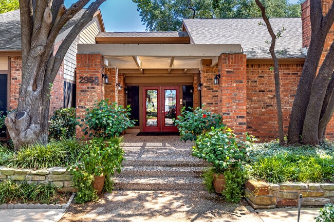 Leasing Office Entrance