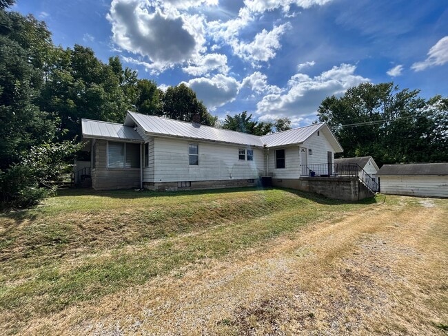Building Photo - AVAILABLE NOW! Rental