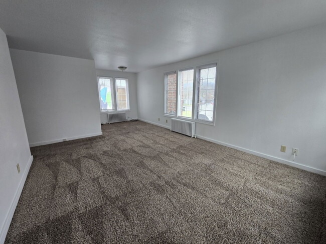 Photo - 451 NE Winchester St