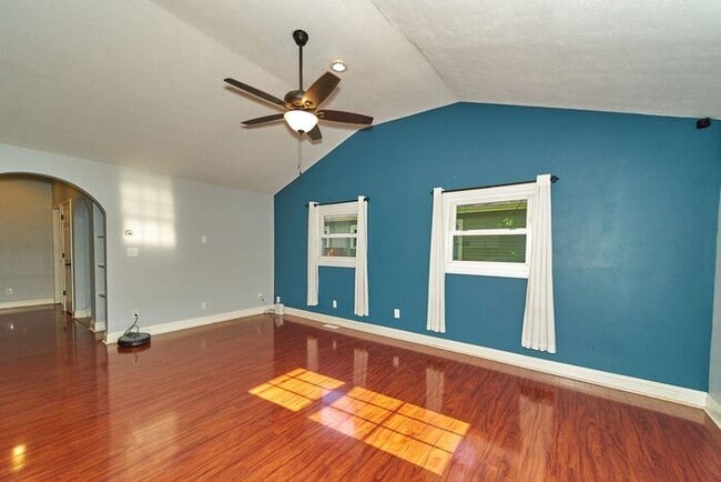 Photo - Charming 2 Bed Bungalow in Great SoBro Location!